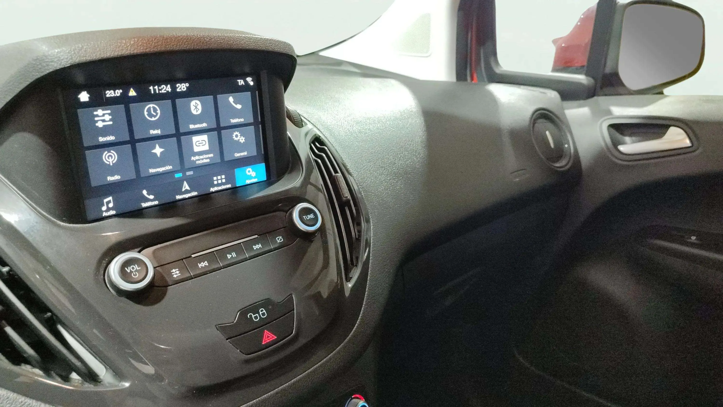 Ford Tourneo Courier 1.0 EcoBoost Titanium - foto 11