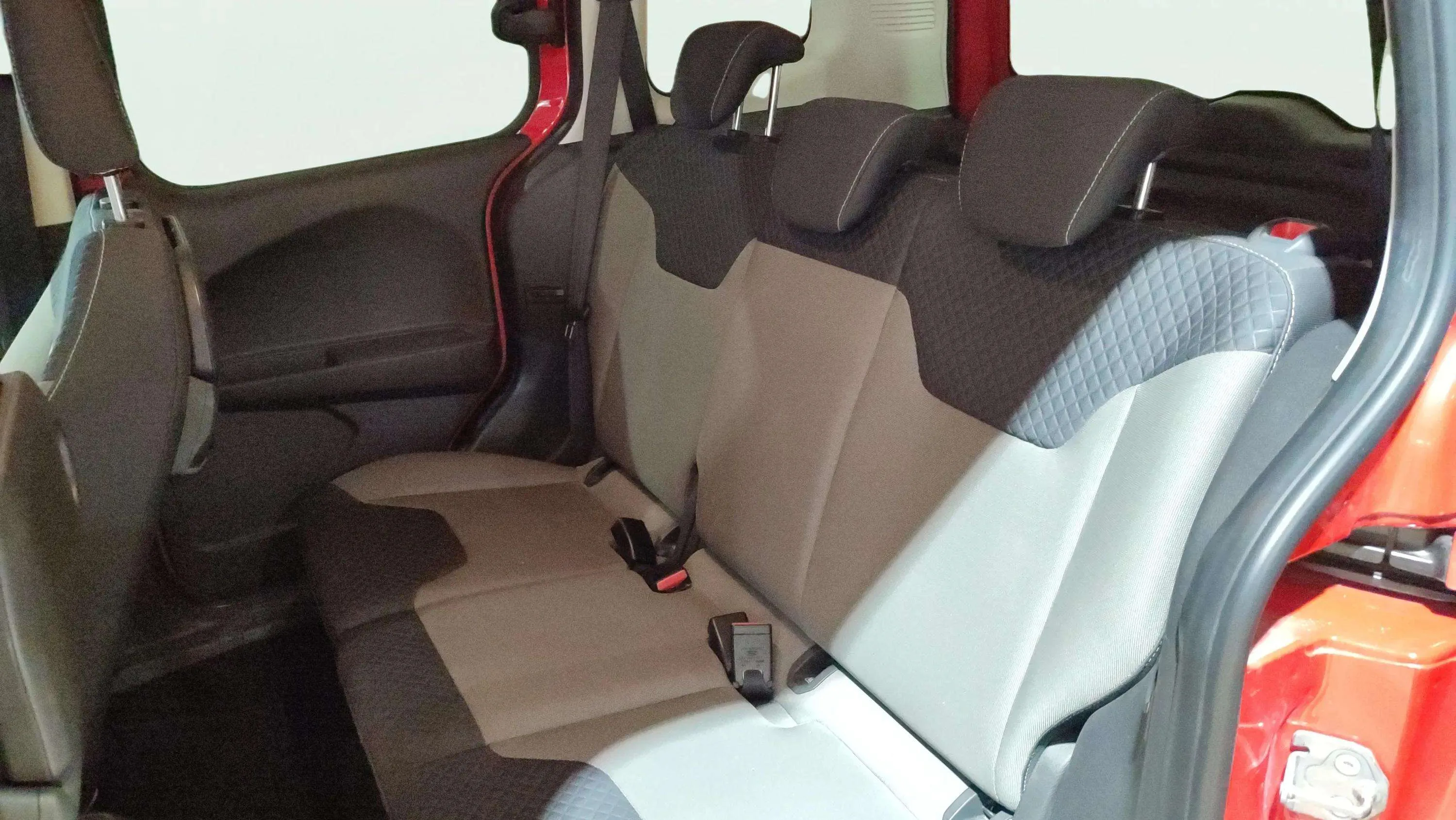 Ford Tourneo Courier 1.0 EcoBoost Titanium - foto 20