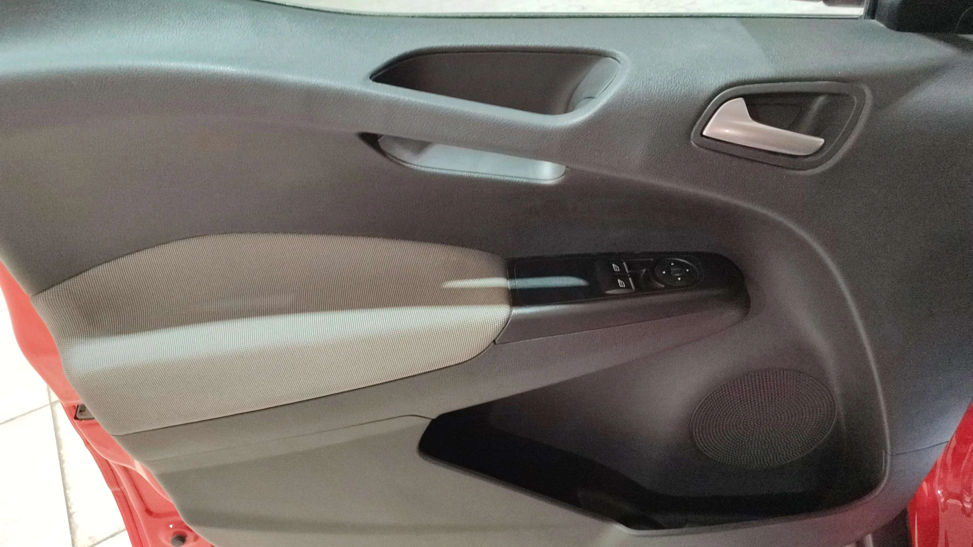 Ford Tourneo Courier 1.0 EcoBoost Titanium - foto 6