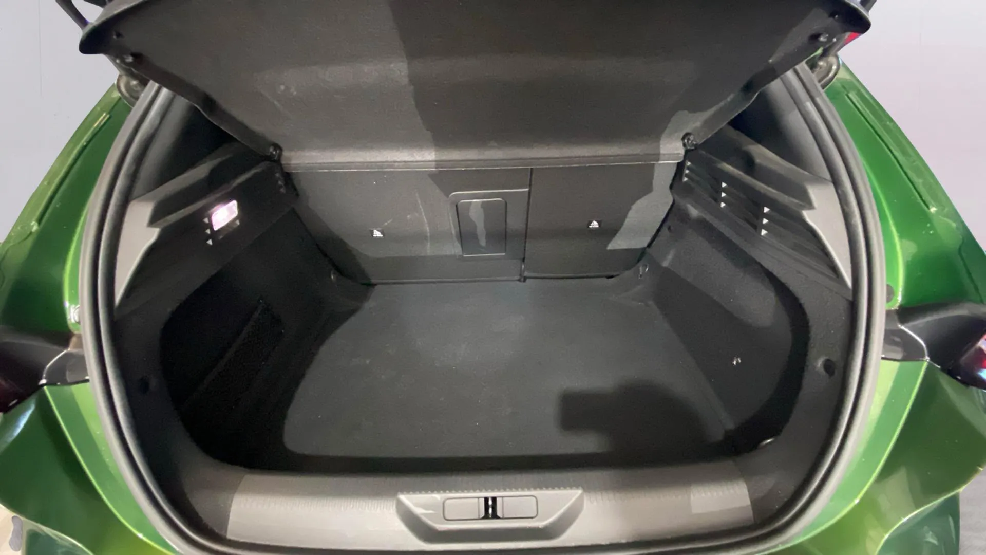 Peugeot 308 GT Pack BlueHDi 130 EAT8 - foto 26