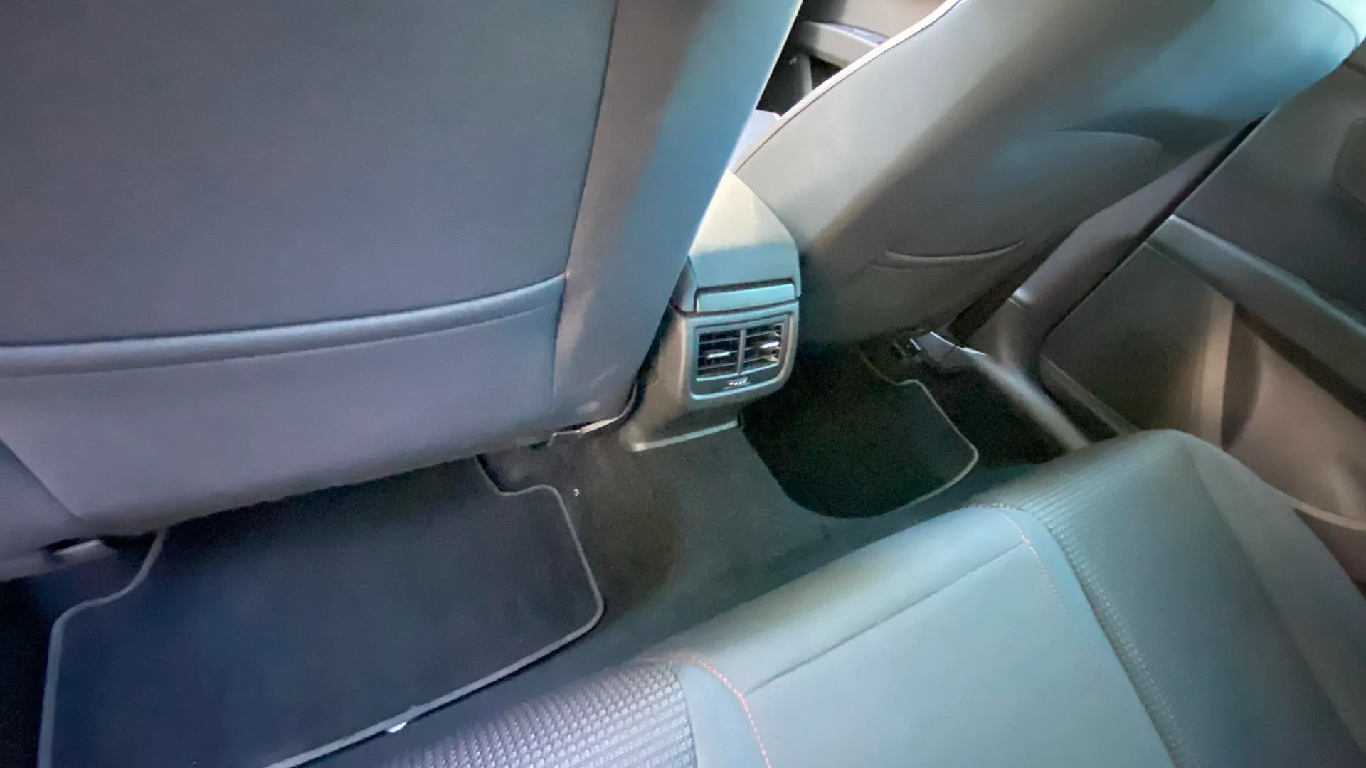 SEAT León 1.5 TSI DSG-7 FR - foto 25