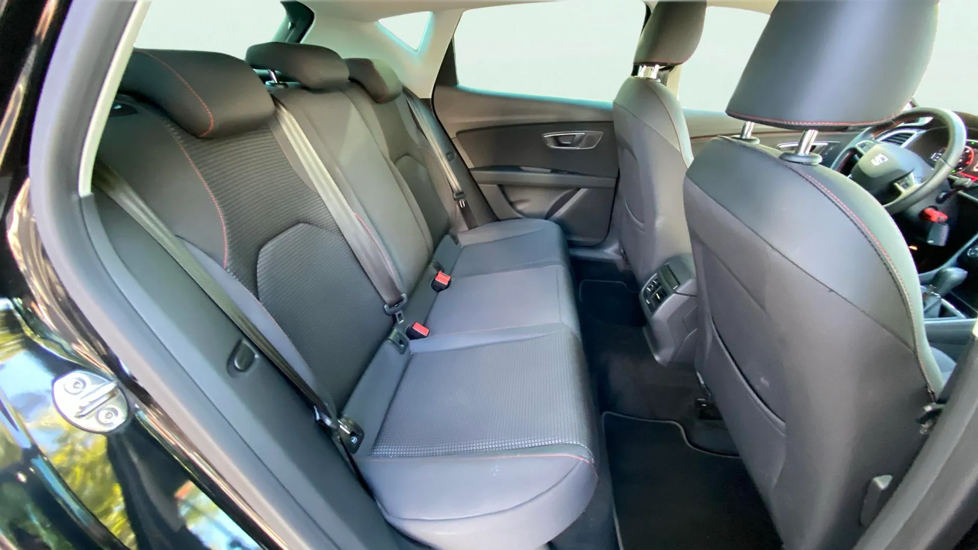 SEAT León 1.5 TSI DSG-7 FR - foto 13