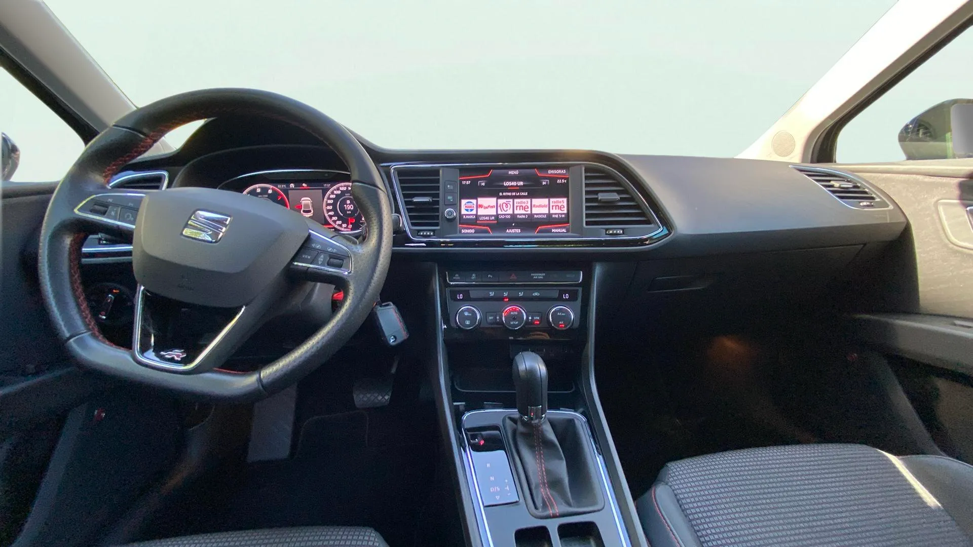 SEAT León 1.5 TSI DSG-7 FR - foto 16