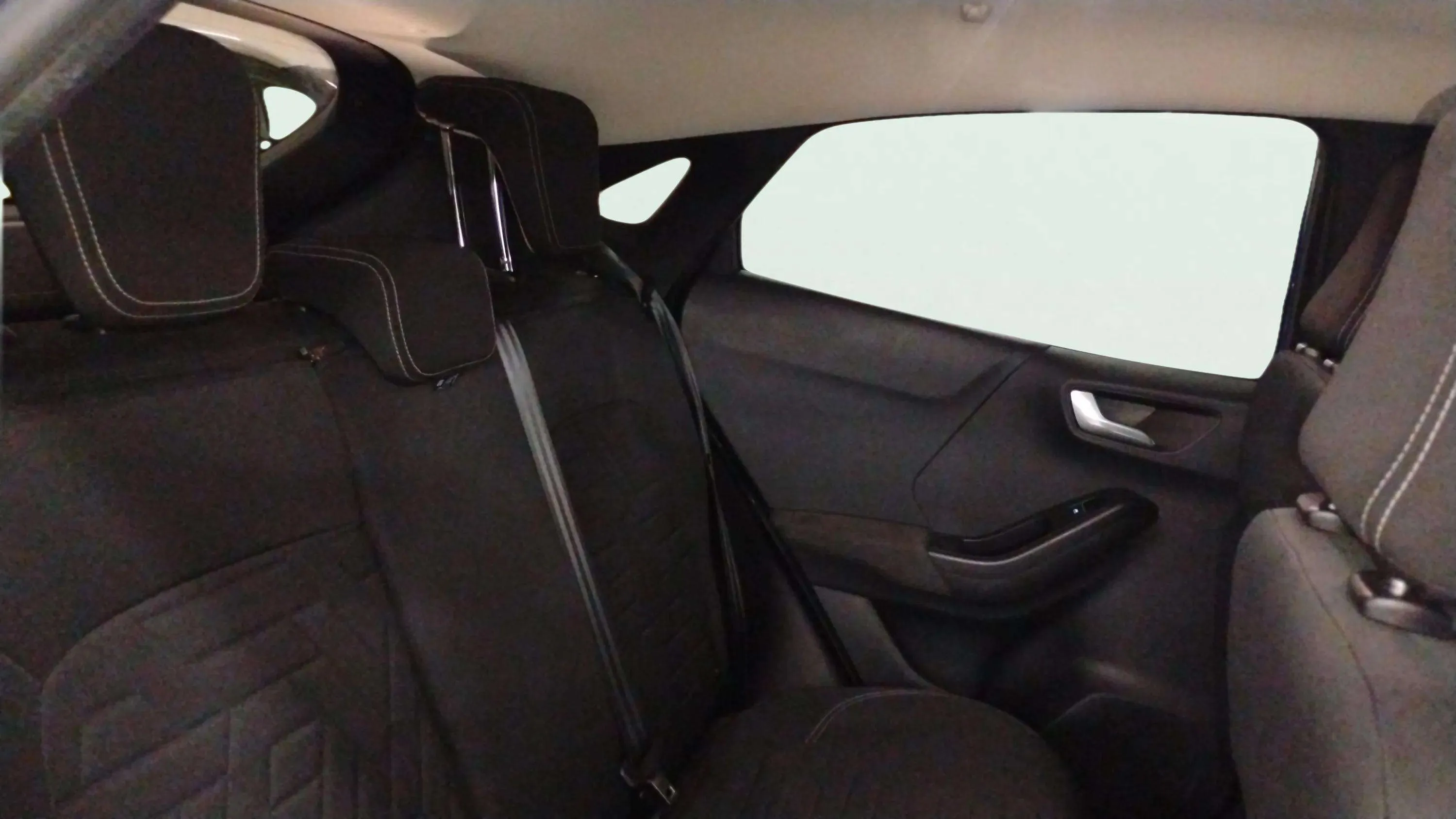 Ford Puma 1.0 EcoBoost Titanium Design MHEV - foto 17