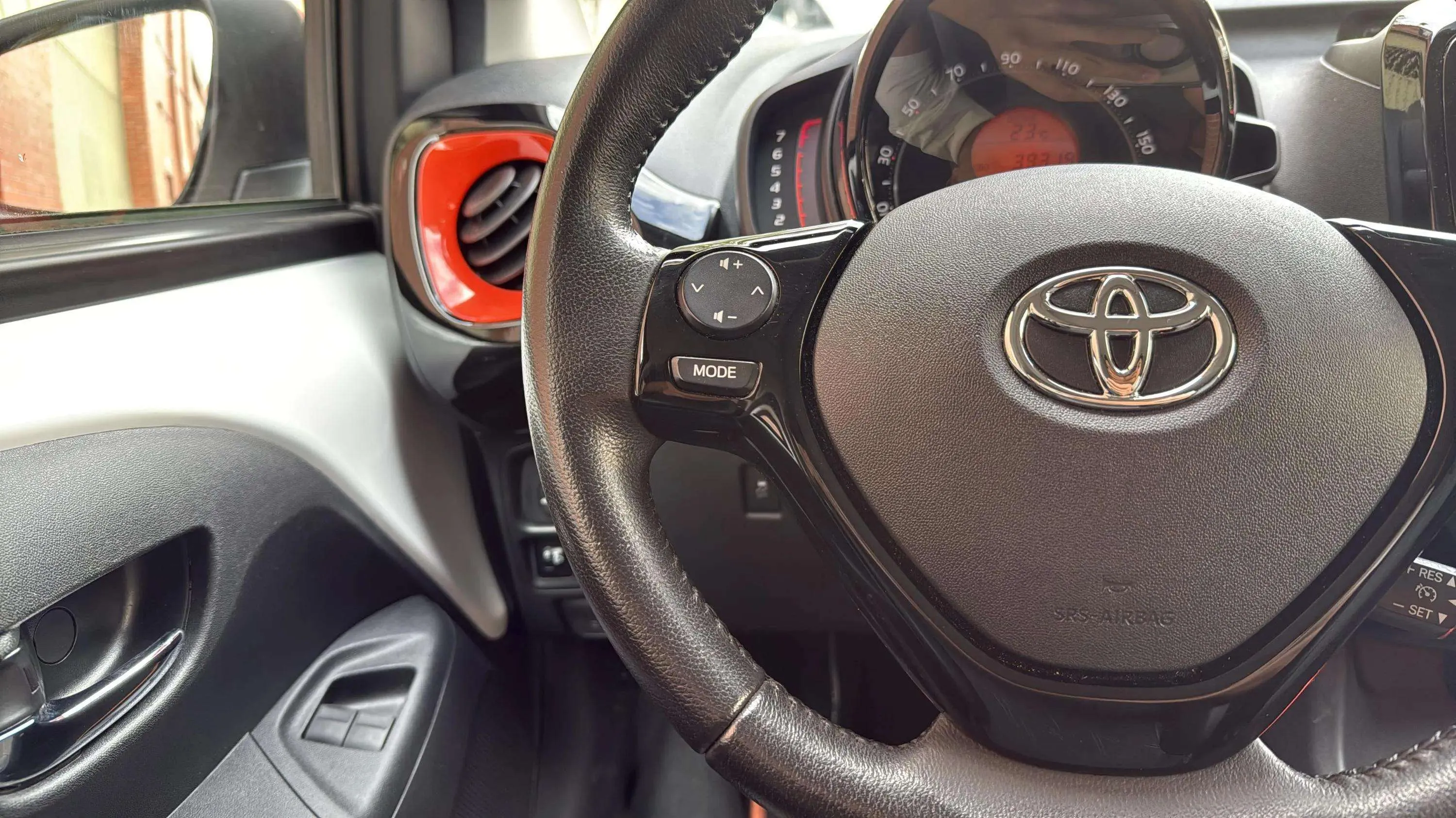 Toyota Aygo 1.0 70 x-wave - foto 17