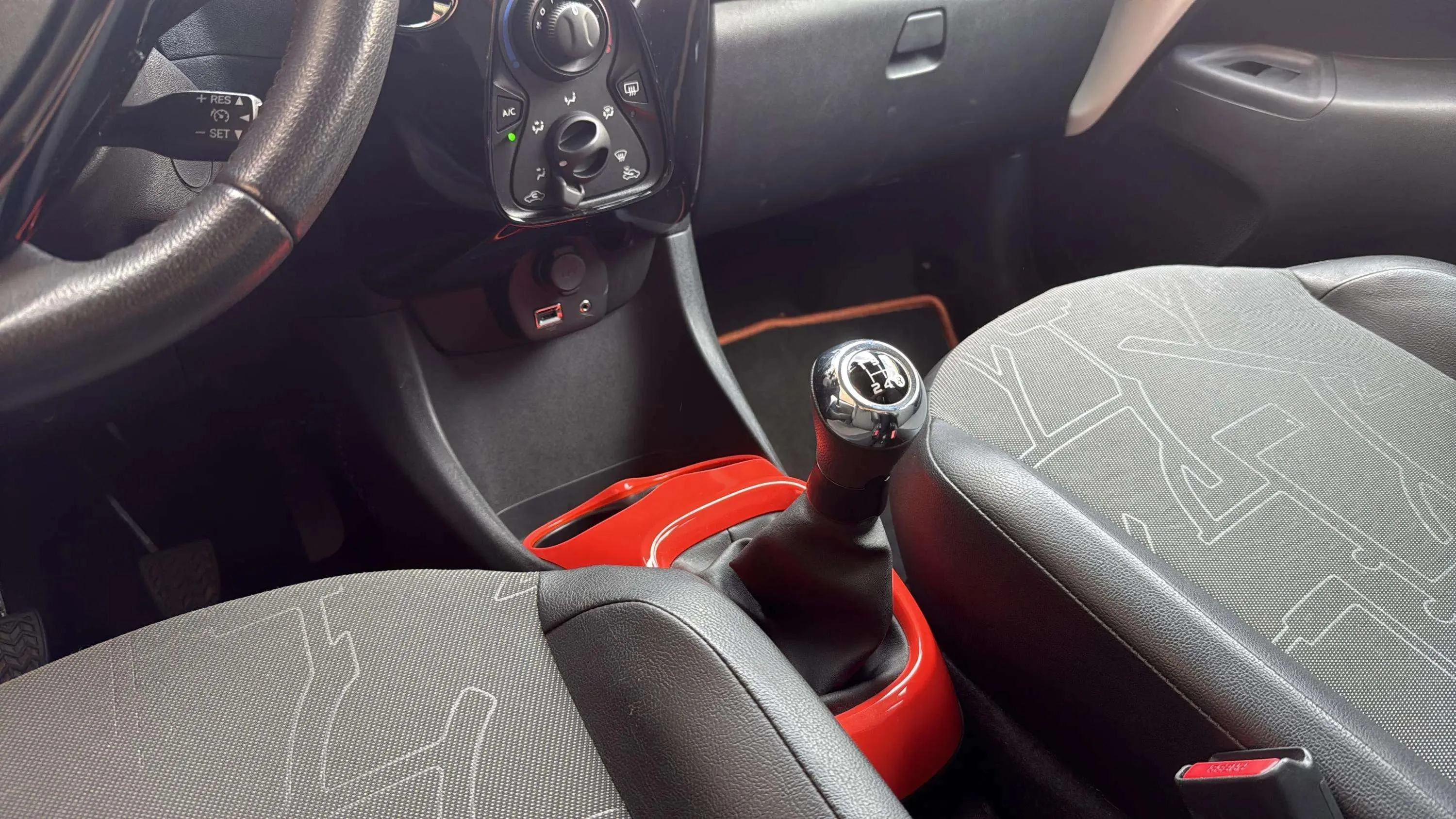 Toyota Aygo 1.0 70 x-wave - foto 27