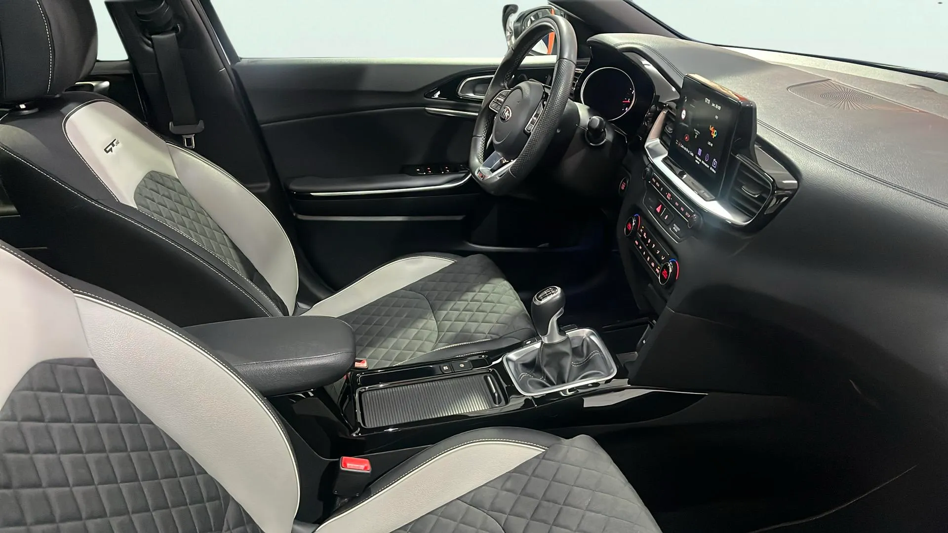Kia Ceed 1.4 T-GDi GT Line - foto 16
