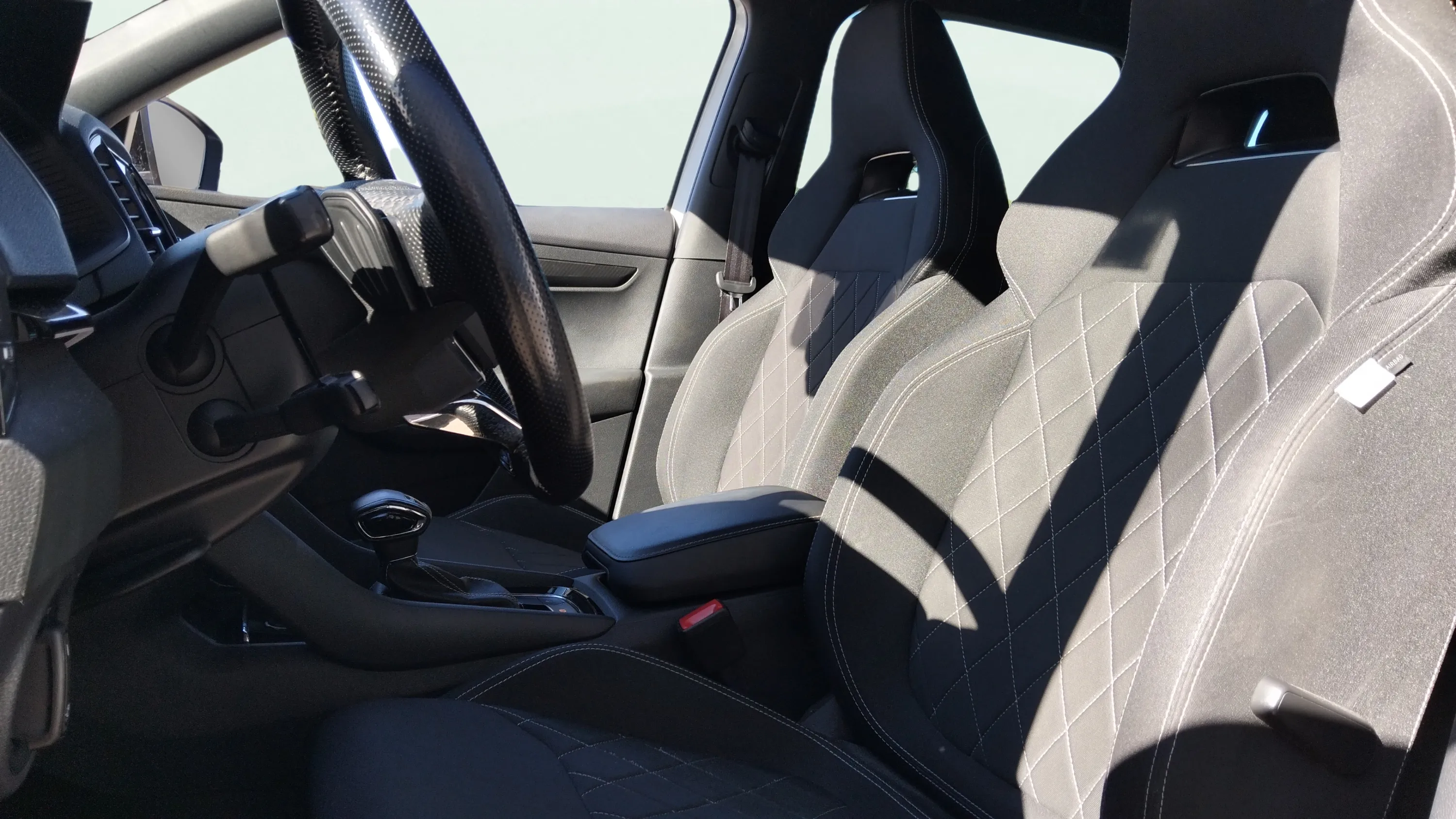 Škoda Karoq 1.5 TSI DSG ACT Sportline - foto 18