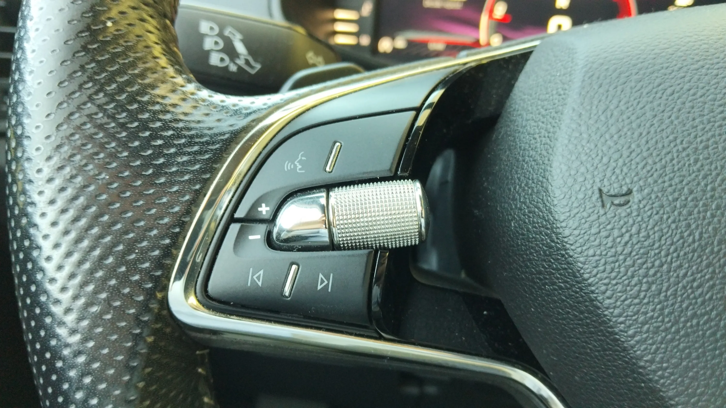 Škoda Karoq 1.5 TSI DSG ACT Sportline - foto 12