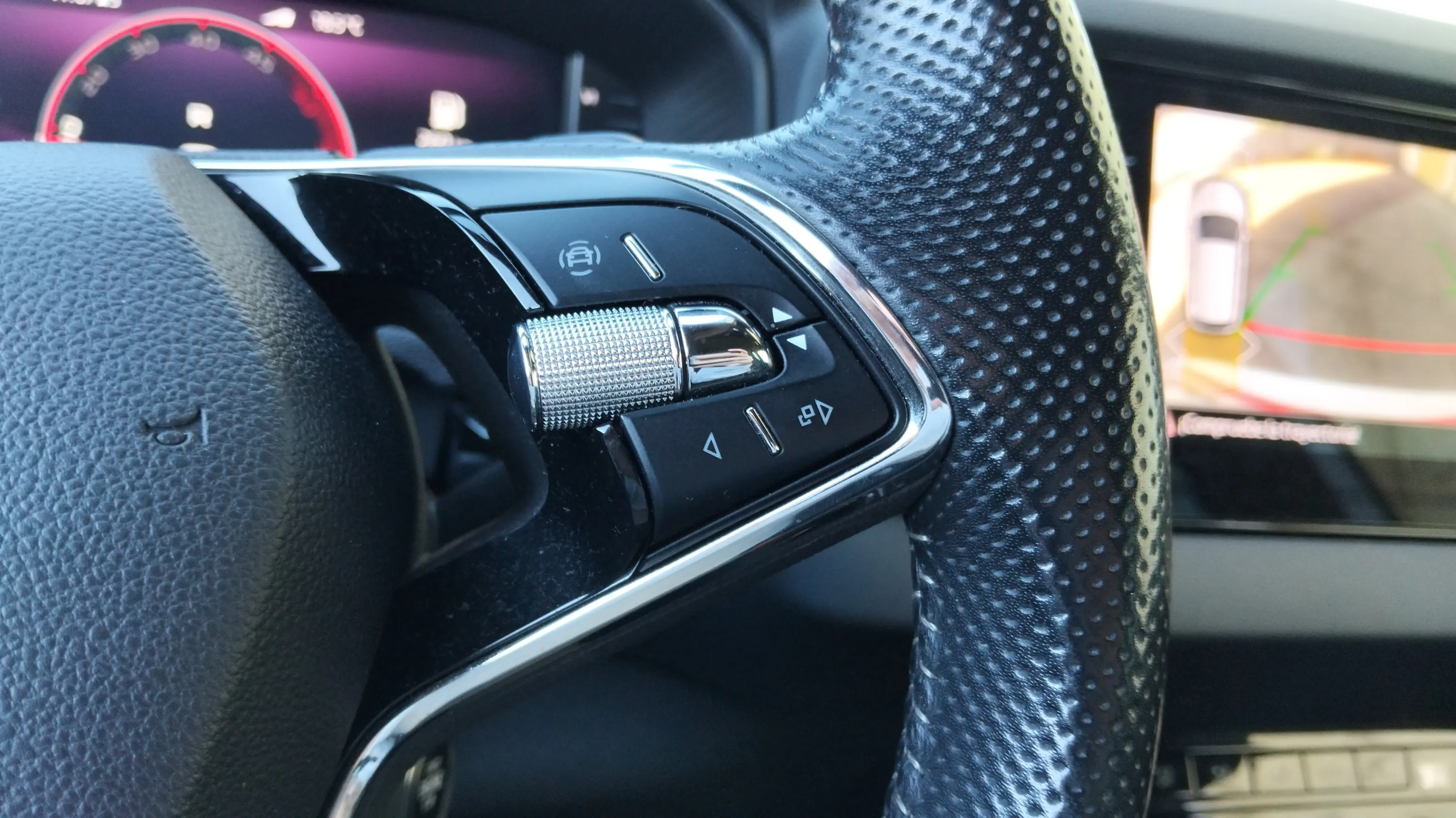 Škoda Karoq 1.5 TSI DSG ACT Sportline - foto 13