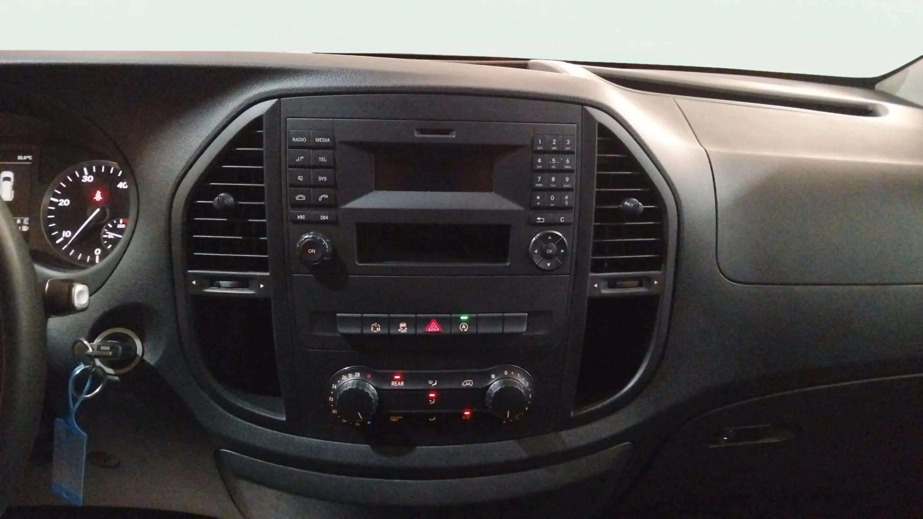 Mercedes-Benz Vito 114 CDI Tourer Select Larga - foto 11