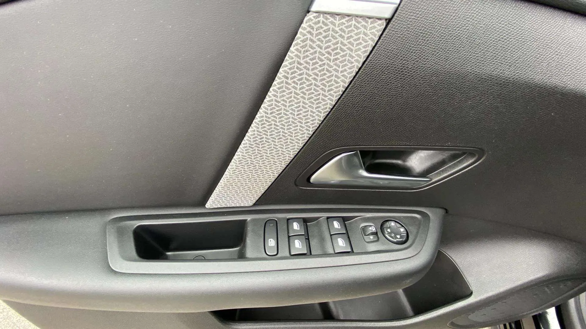 Citroën C4 BlueHDi 130 EAT8 Shine - foto 18
