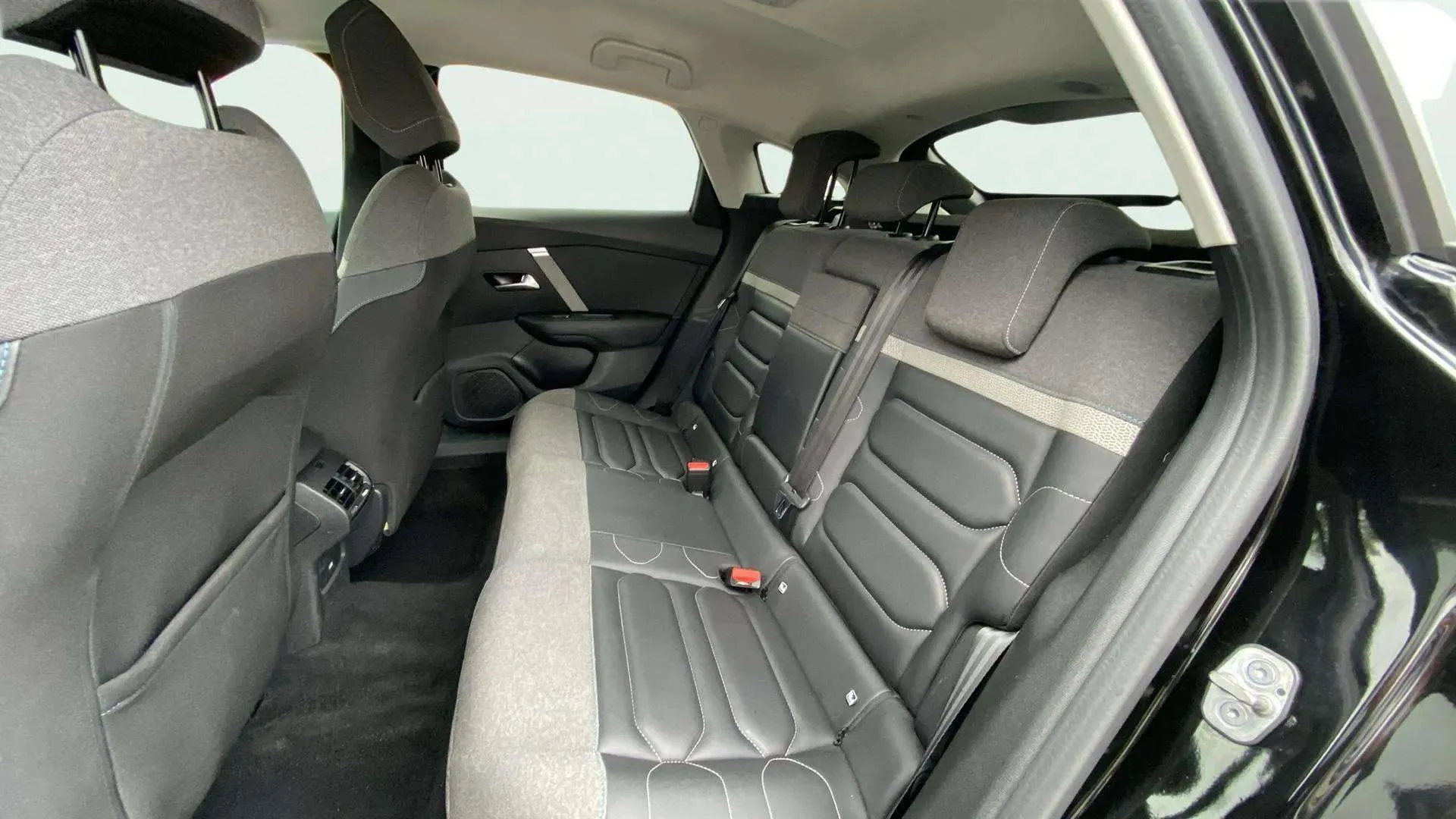 Citroën C4 BlueHDi 130 EAT8 Shine - foto 16
