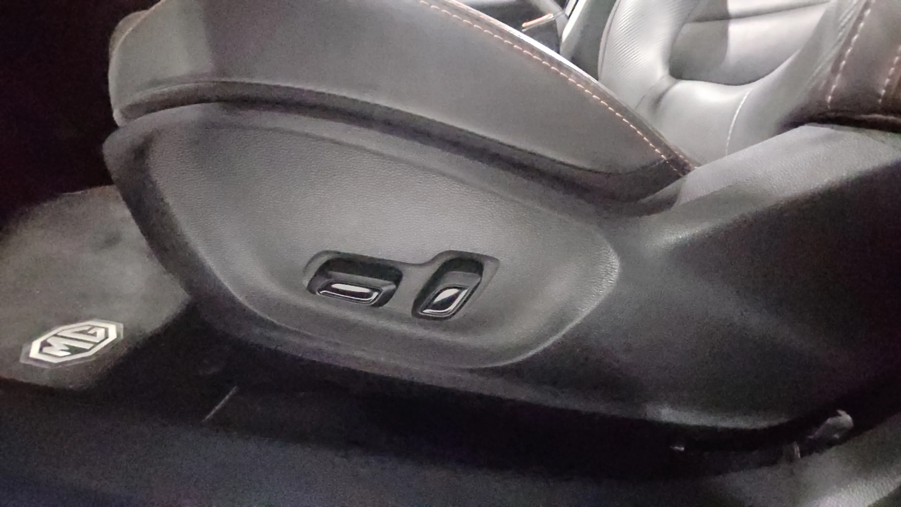 MG ZS 1.0T Luxury - foto 16