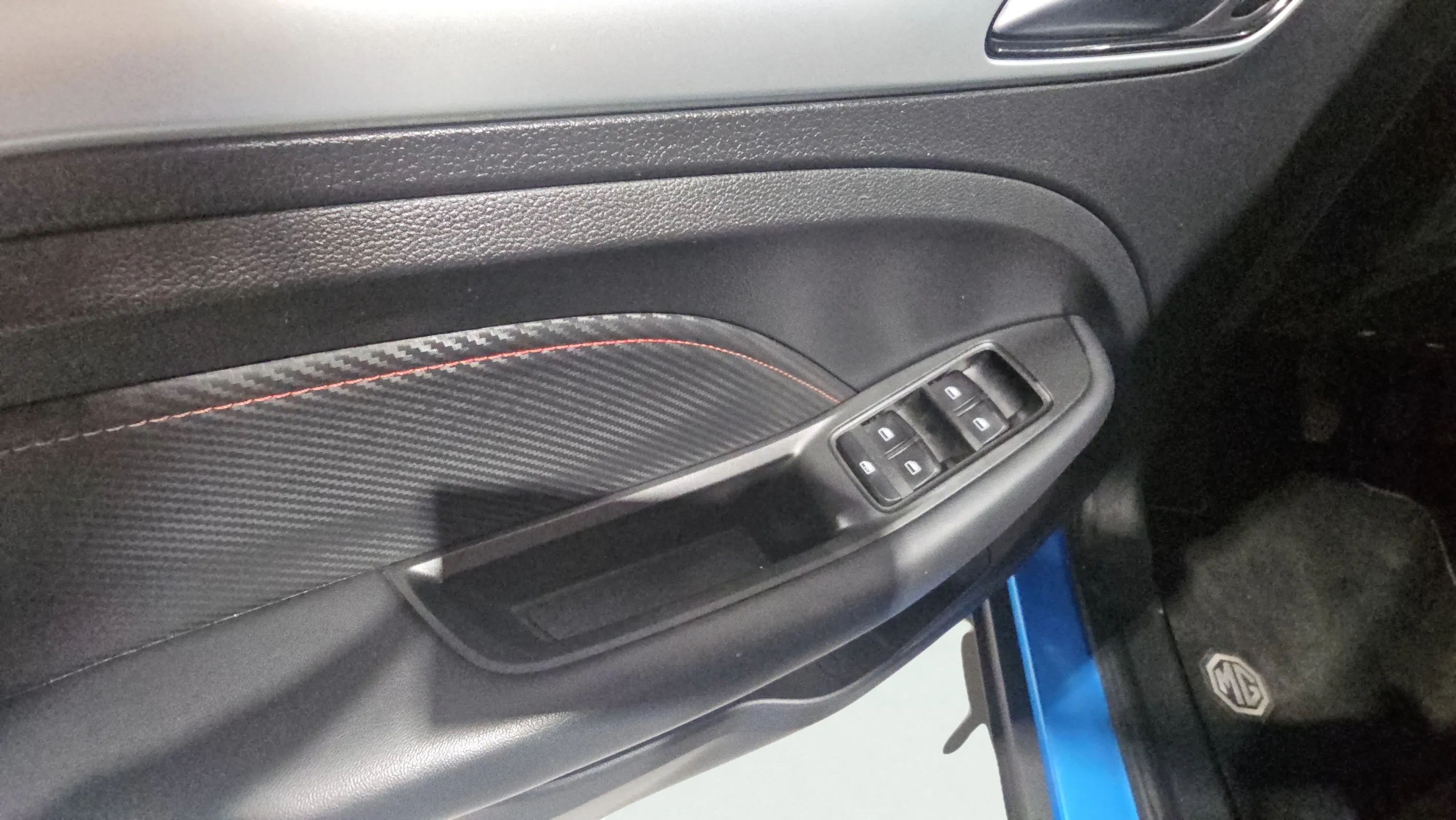 MG ZS 1.0T Luxury - foto 17