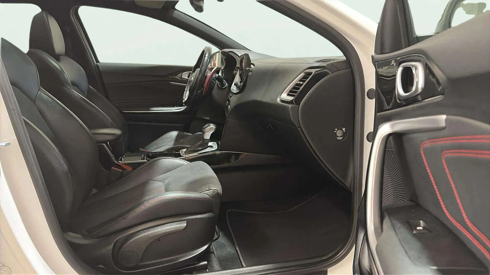 Kia Ceed 1.6 T-GDi GT DCT - foto 13