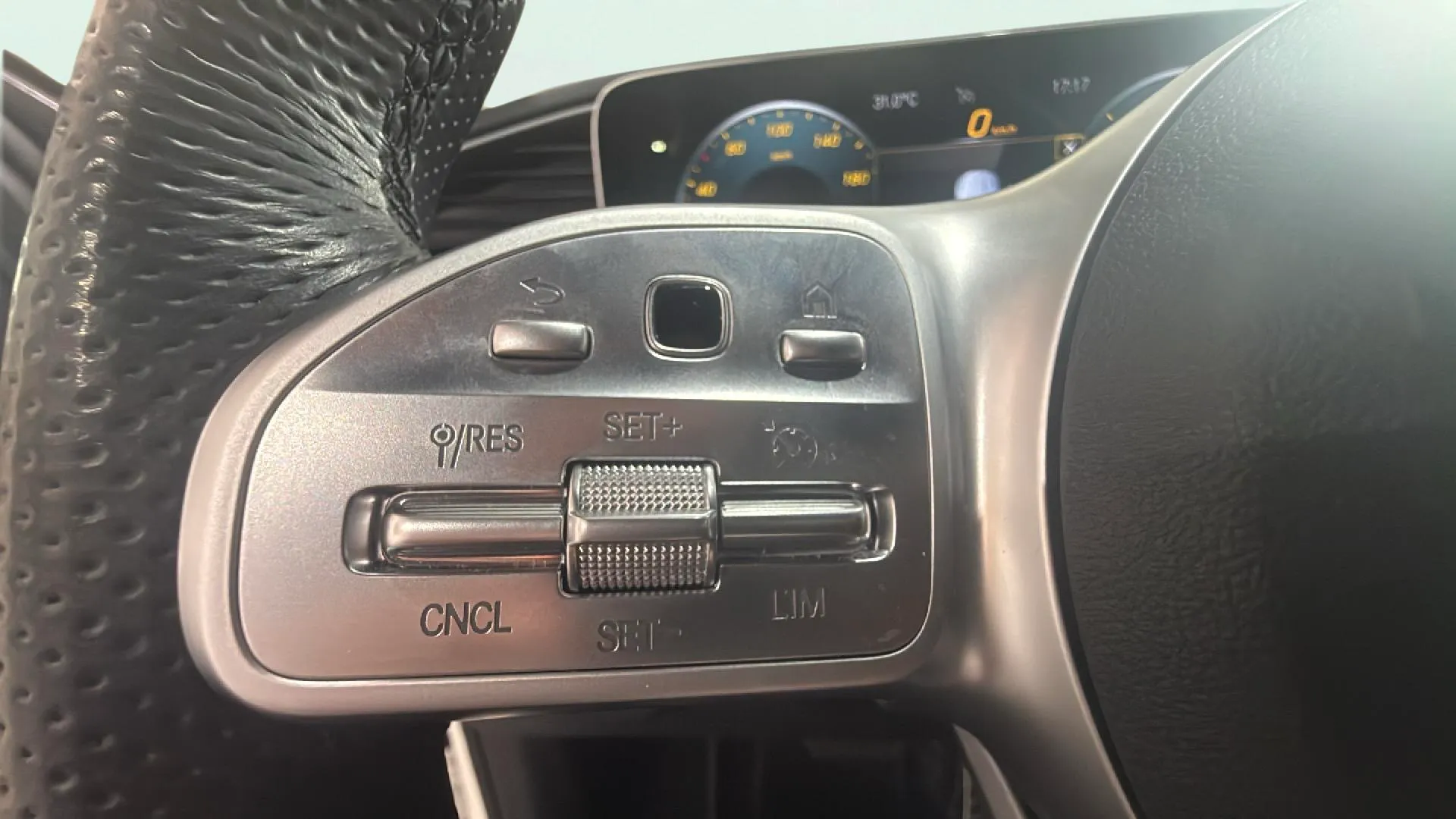 Mercedes-Benz GLE 300 d 4MATIC - foto 20