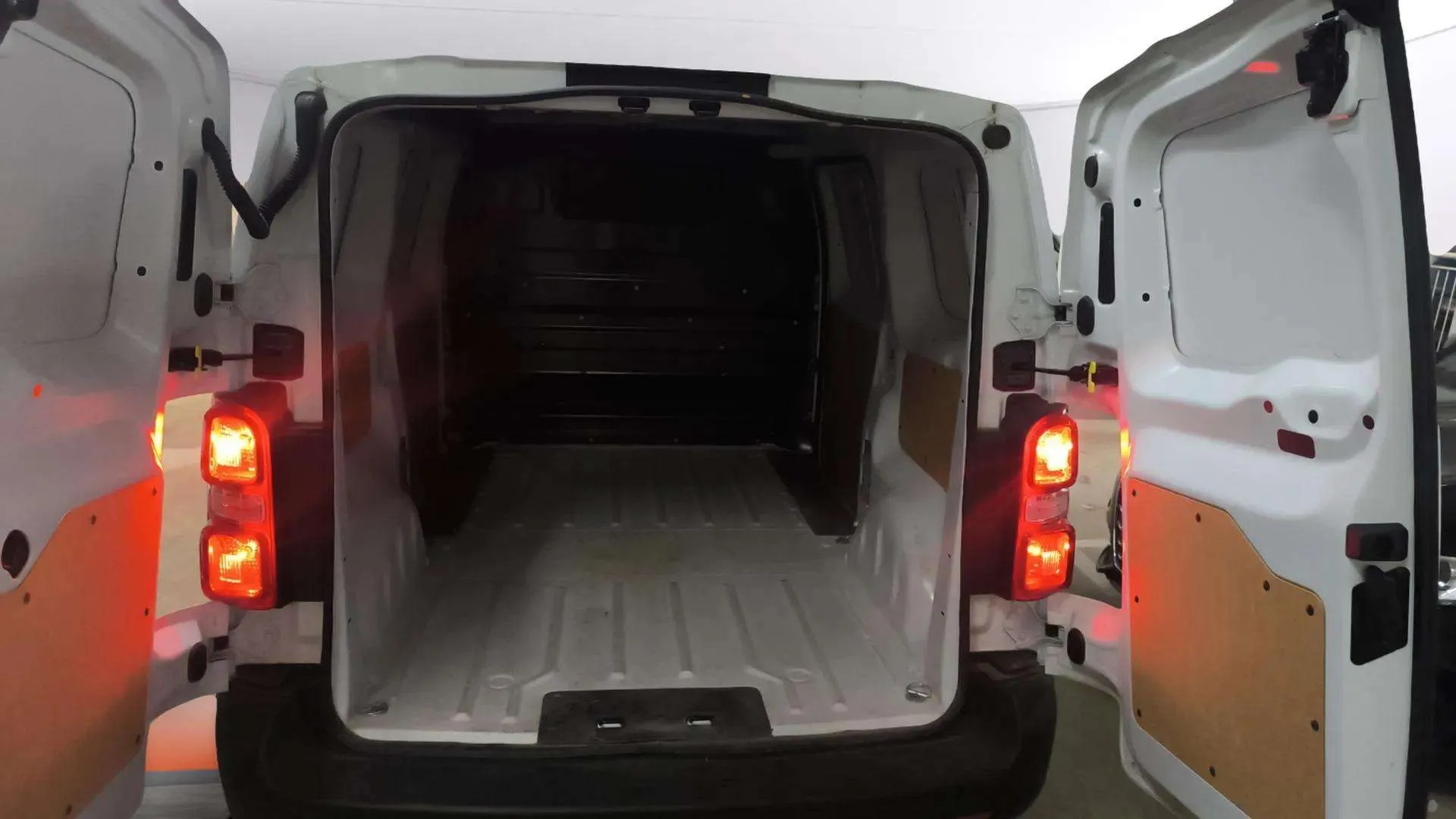 Citroën Jumpy Furgón Talla M BlueHDi 120 - foto 16