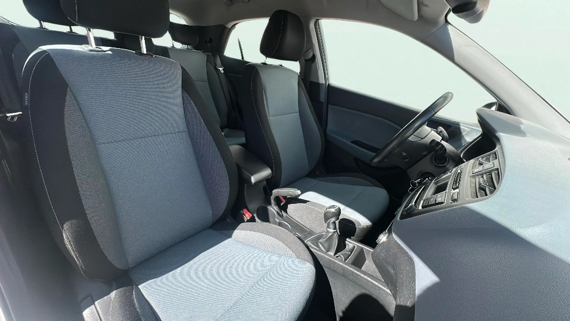 Hyundai i20 1.4 CRDi Elegant - foto 18