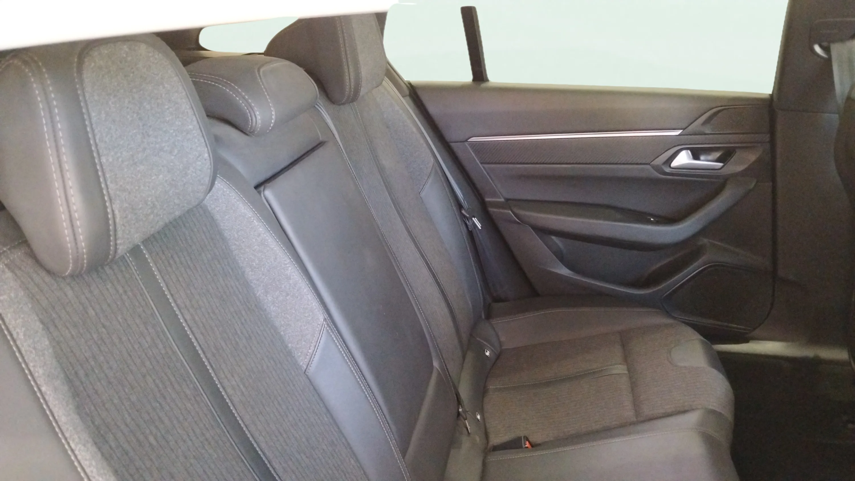 Peugeot 508 SW Allure BlueHDi 130 EAT8 - foto 7