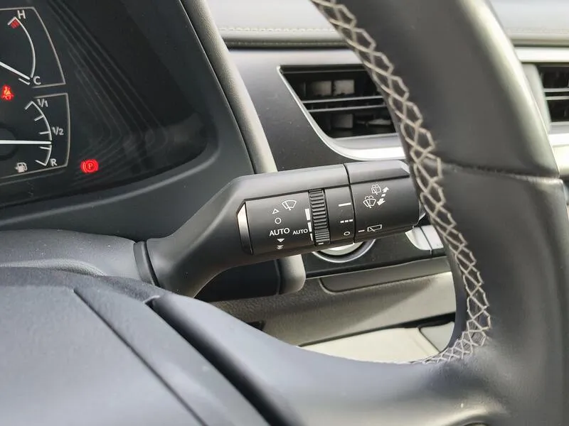 Lexus UX 2.0 250h Premium - foto 22