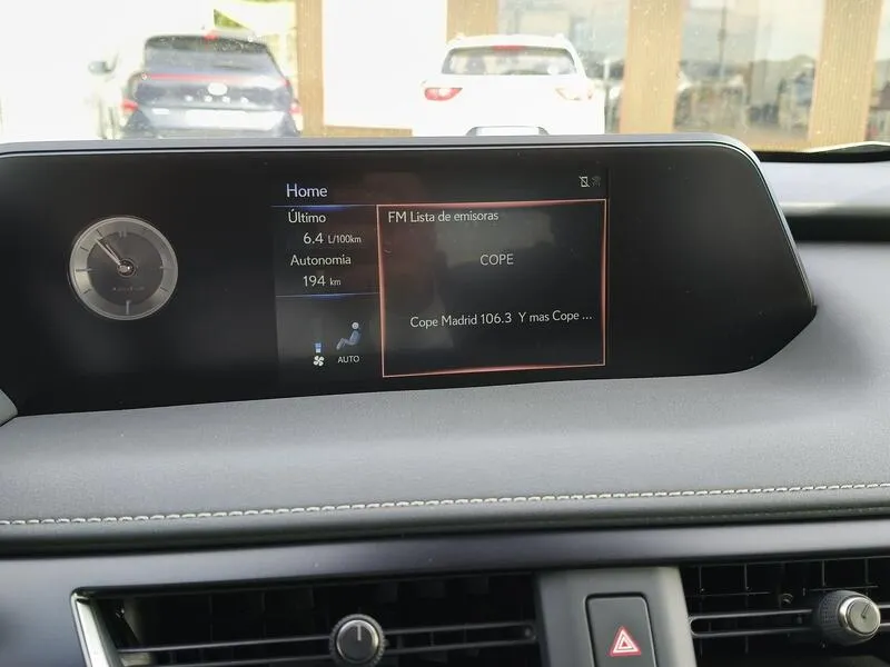 Lexus UX 2.0 250h Premium - foto 10