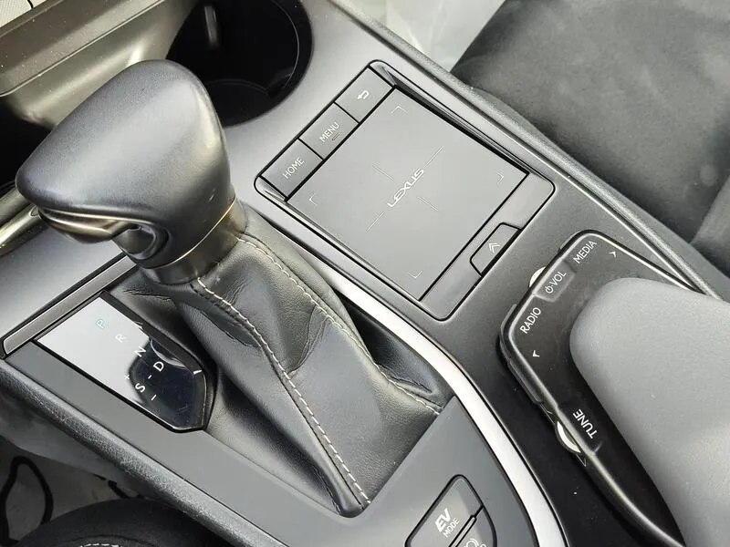 Lexus UX 2.0 250h Premium - foto 12