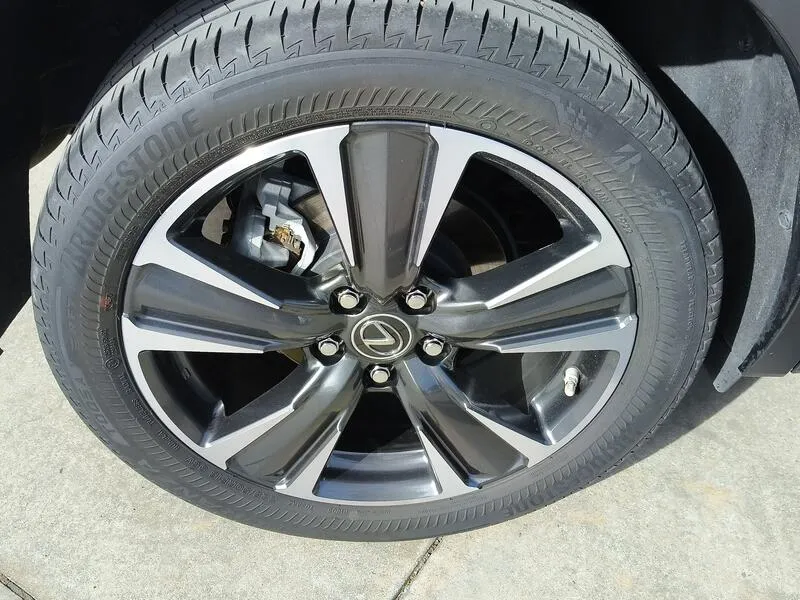 Lexus UX 2.0 250h Premium - foto 37