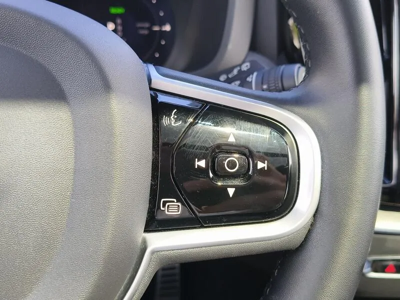 Volvo XC60 2.0 T6 AWD Recharge R-Design - foto 24
