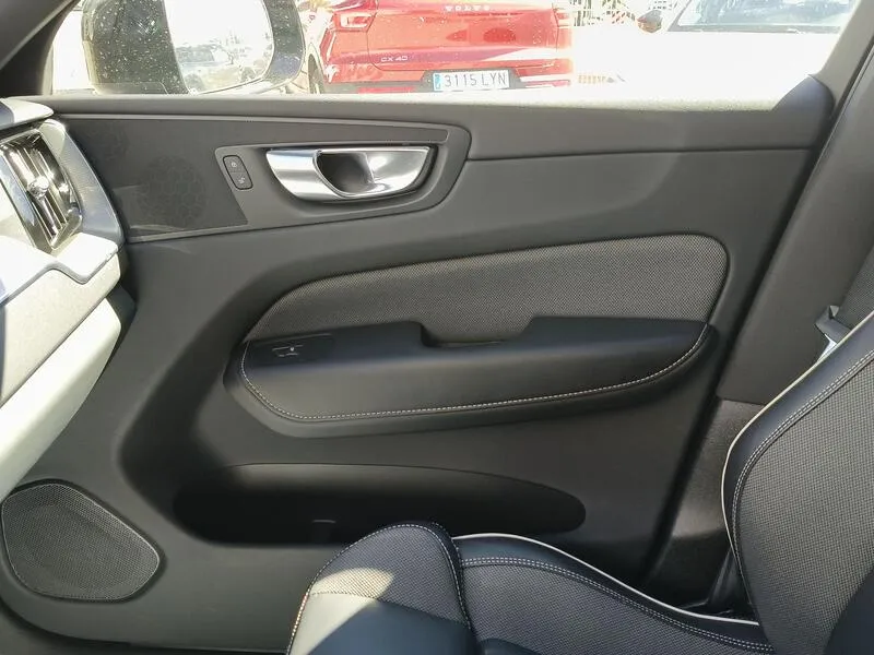 Volvo XC60 2.0 T6 AWD Recharge R-Design - foto 20