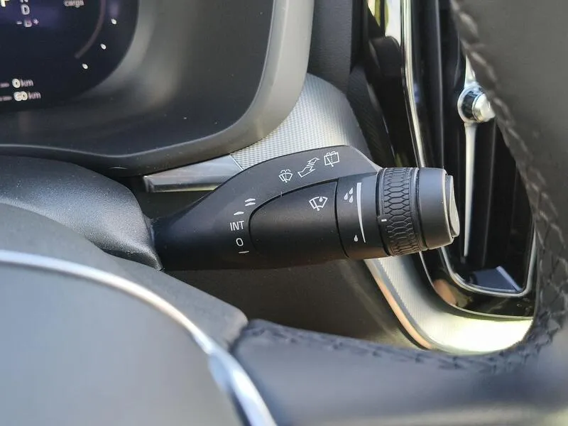 Volvo XC60 2.0 T6 AWD Recharge R-Design - foto 25