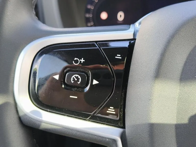 Volvo XC60 2.0 T6 AWD Recharge R-Design - foto 26