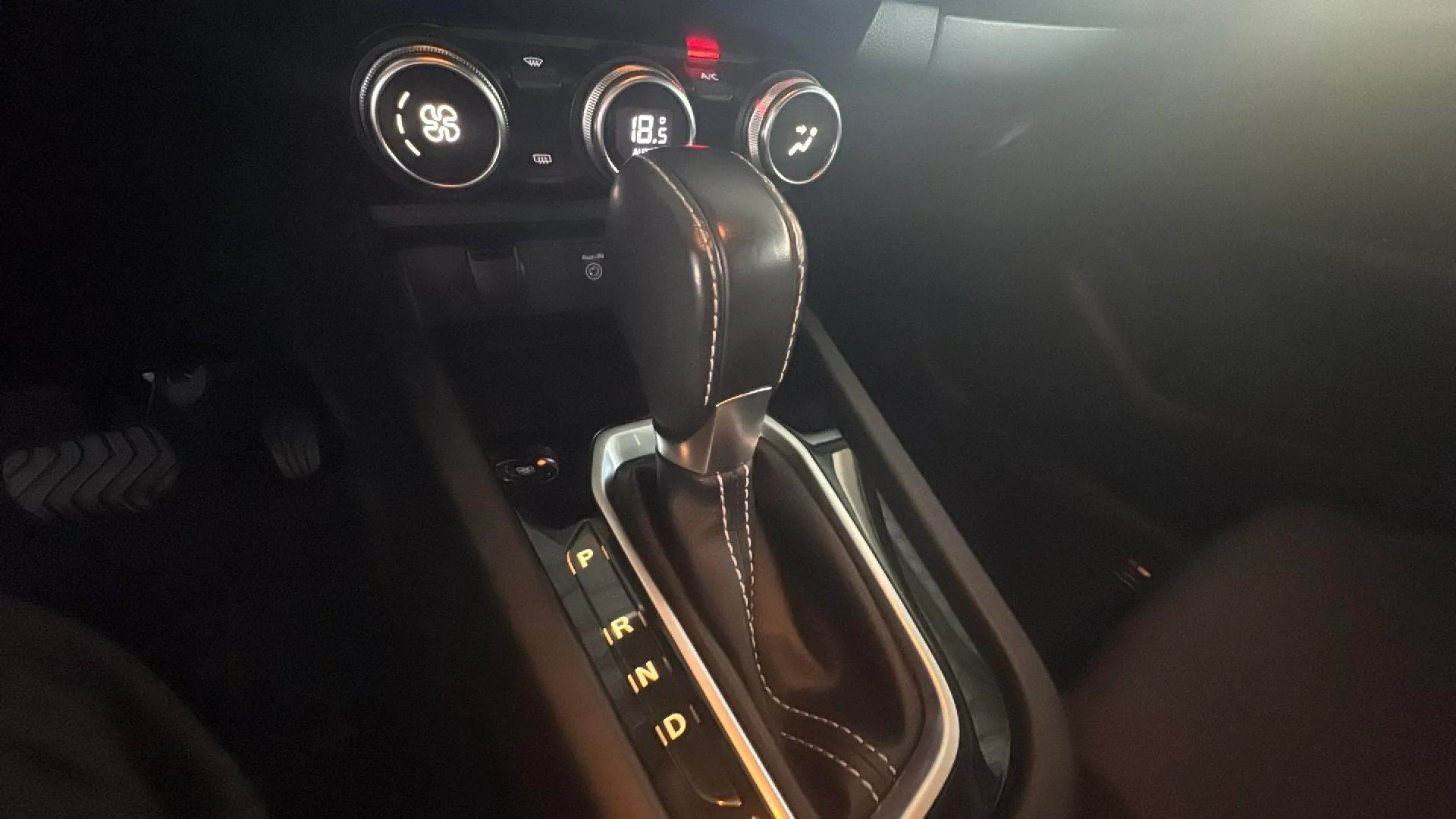 Renault Arkana Evolution TCe EDC mild hybr - foto 22