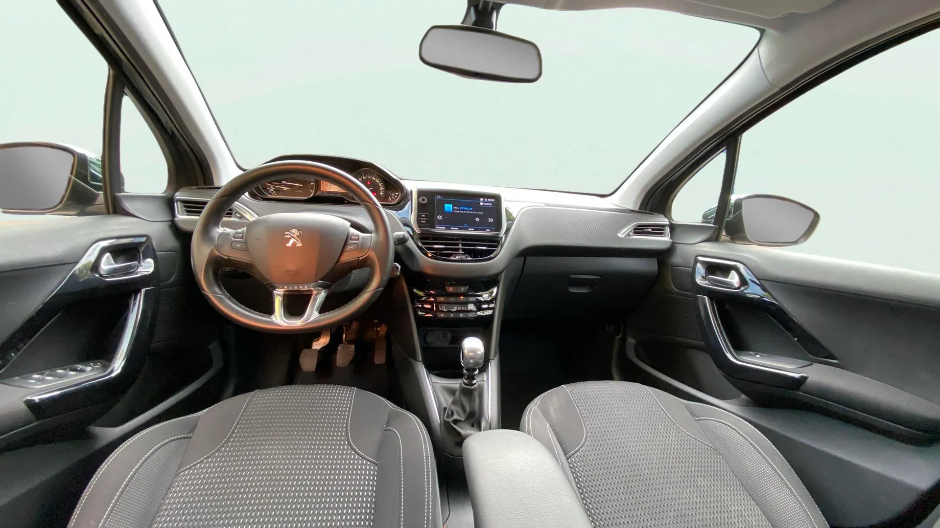 Peugeot 208 Signature 1.2L PureTech - foto 16