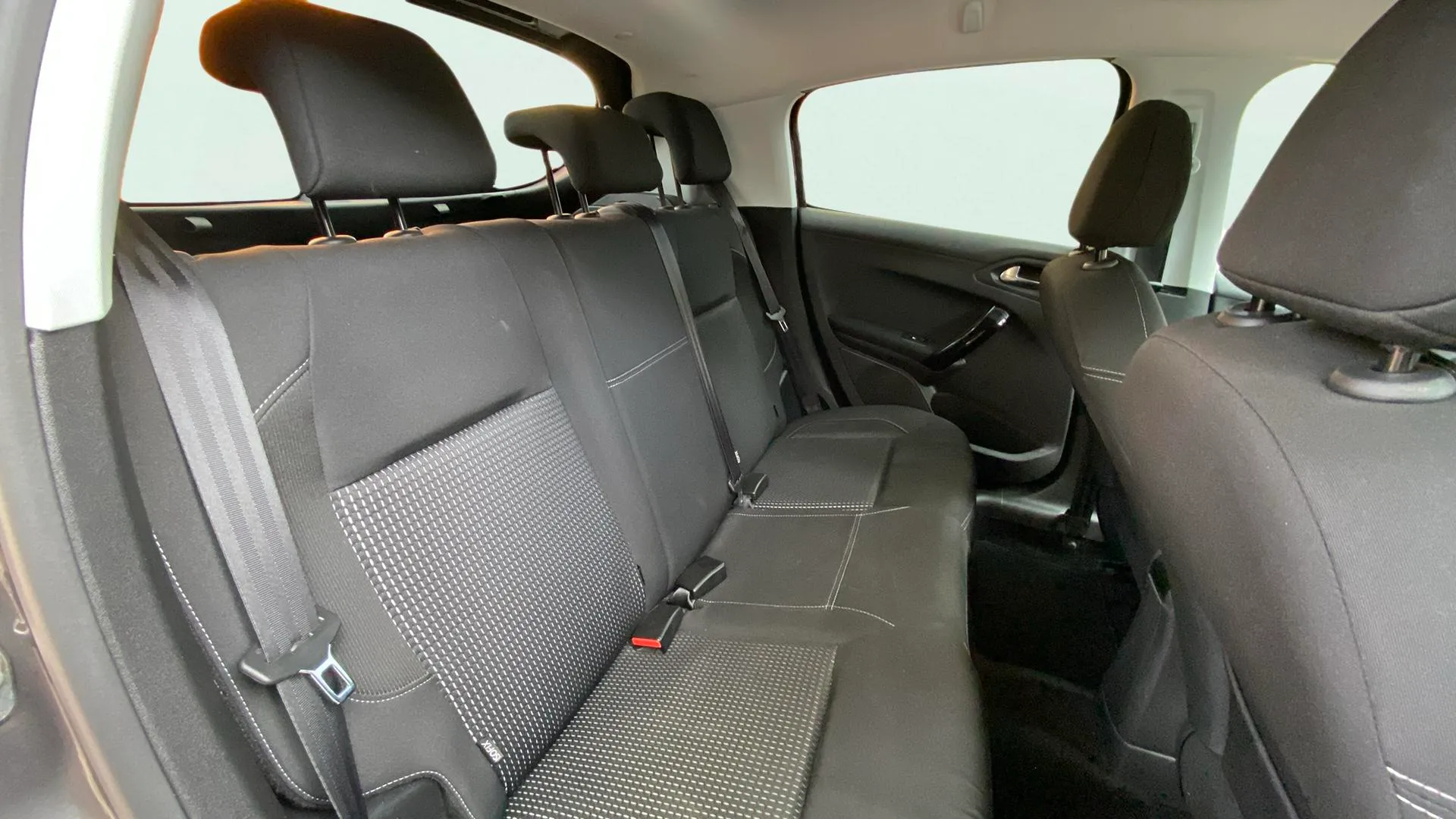 Peugeot 208 Signature 1.2L PureTech - foto 13