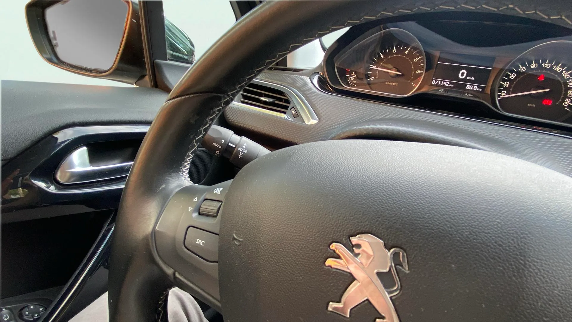 Peugeot 208 Signature 1.2L PureTech - foto 18