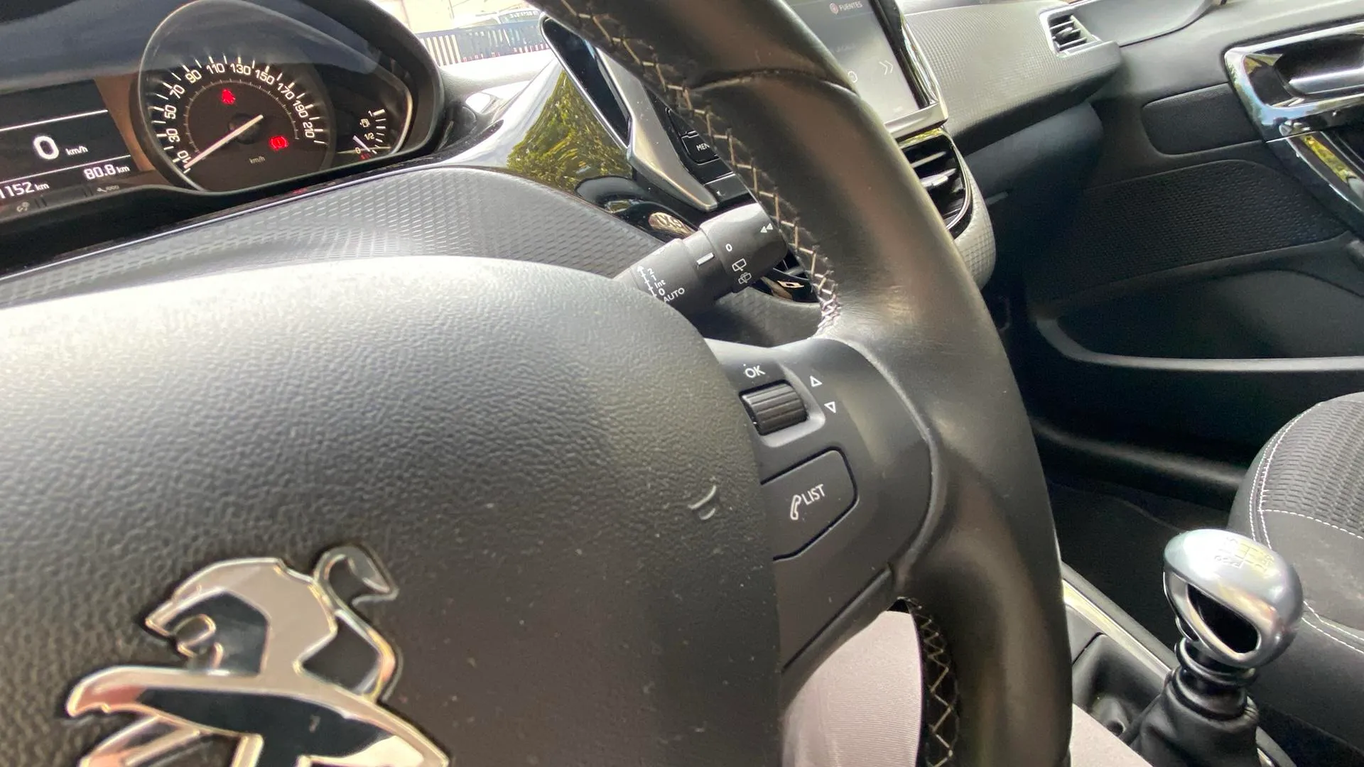 Peugeot 208 Signature 1.2L PureTech - foto 19