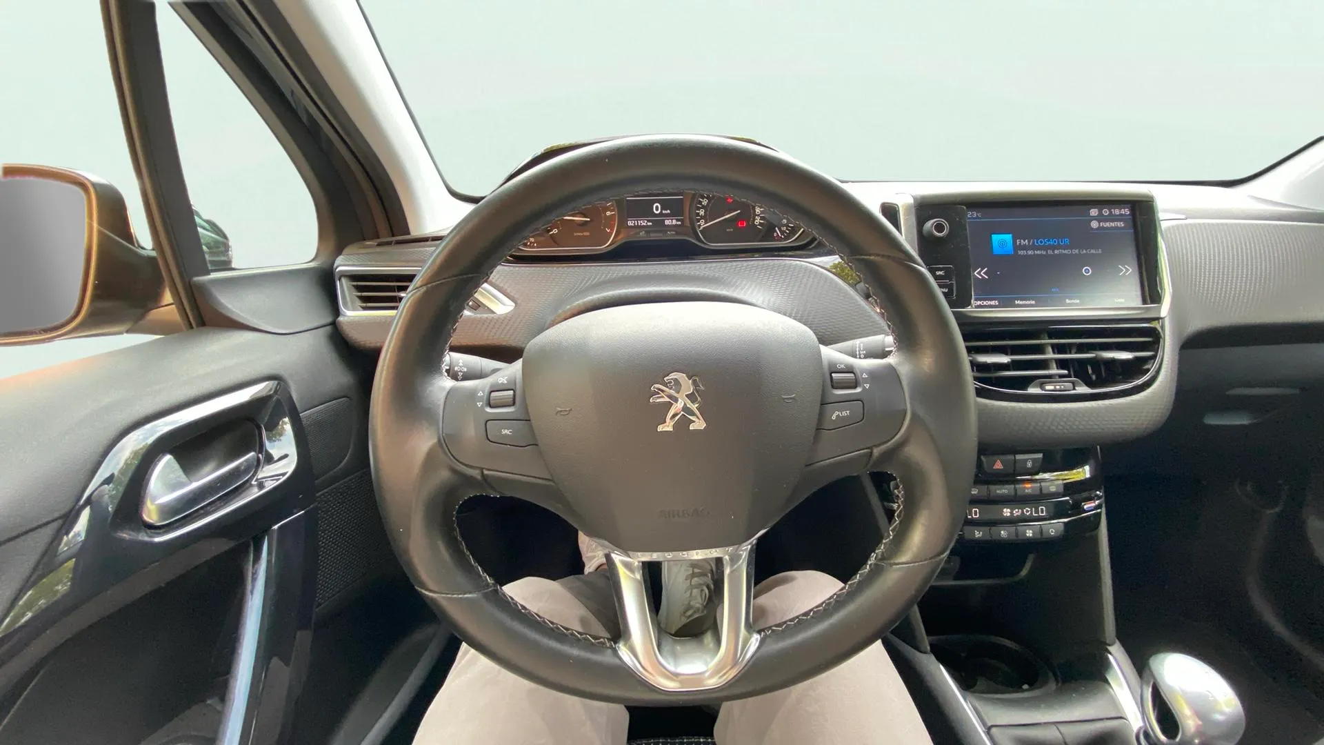 Peugeot 208 Signature 1.2L PureTech - foto 10