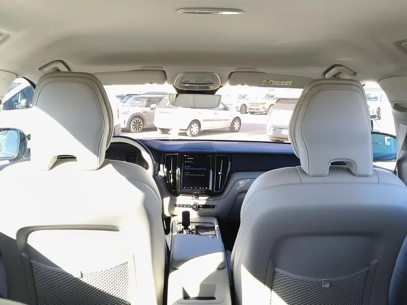 Volvo XC60 2.0 B4 D Essential - foto 40