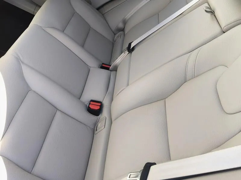 Volvo XC60 2.0 B4 D Essential - foto 36