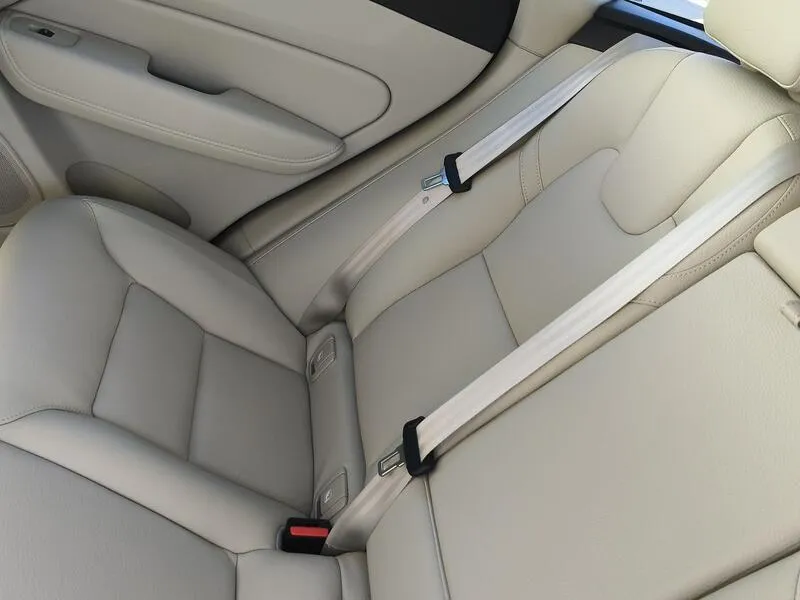 Volvo XC60 2.0 B4 D Essential - foto 35