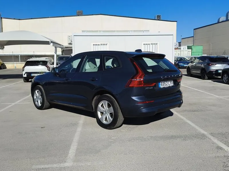 Volvo XC60 2.0 B4 D Essential - foto 4