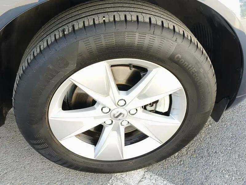 Volvo XC60 2.0 B4 D Essential - foto 43