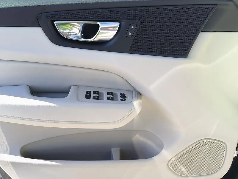 Volvo XC60 2.0 B4 D Essential - foto 31