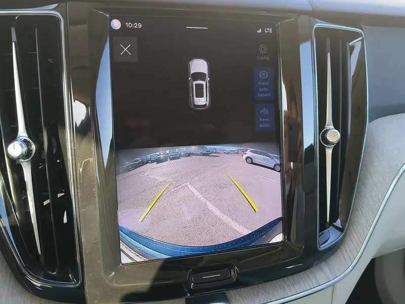 Volvo XC60 2.0 B4 D Essential - foto 18