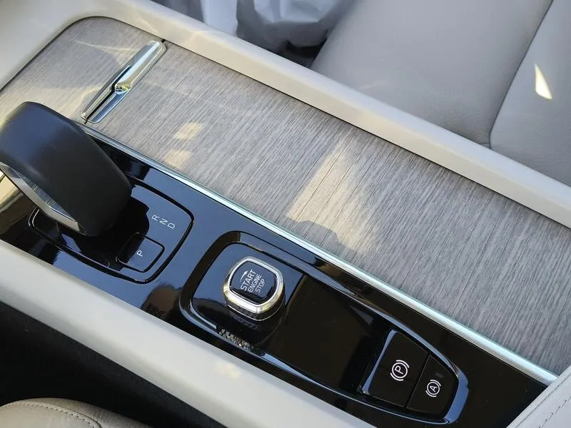 Volvo XC60 2.0 B4 D Essential - foto 13