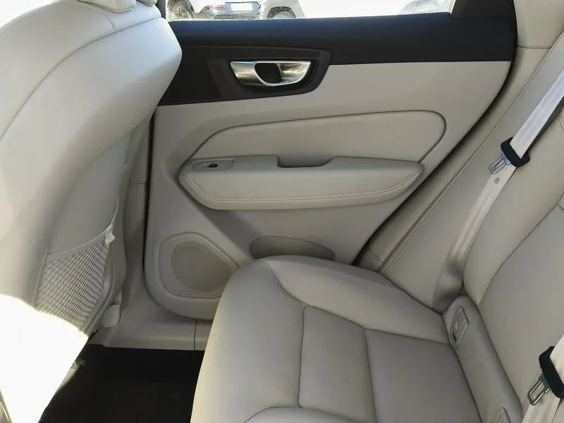 Volvo XC60 2.0 B4 D Essential - foto 34