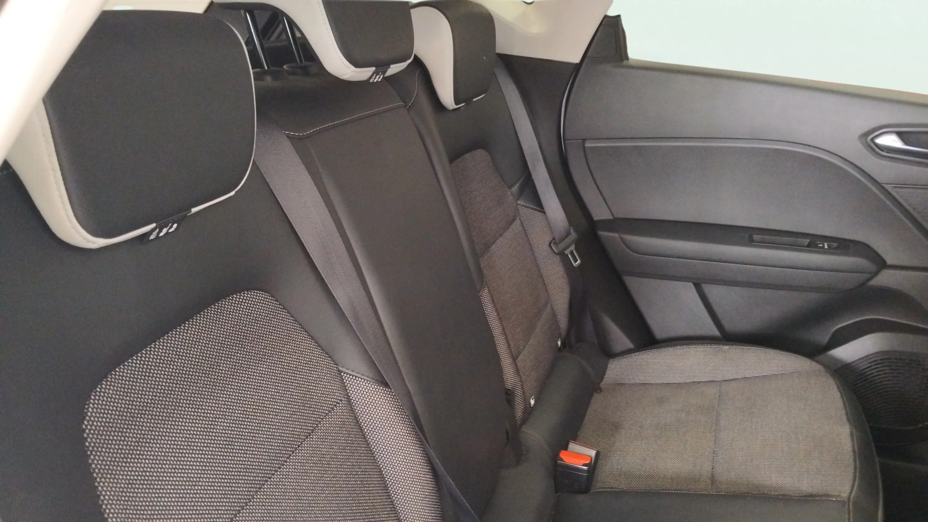 Renault Captur evolution TCe GPF - foto 8