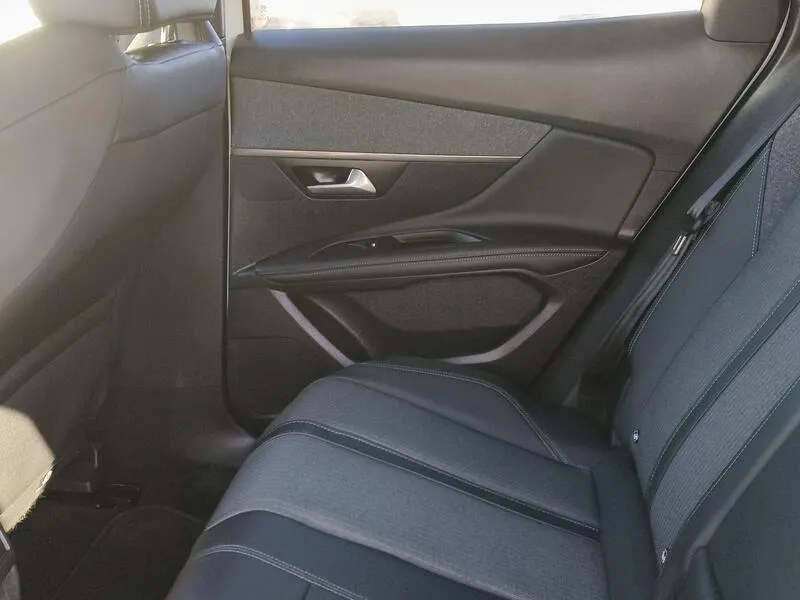 Peugeot 3008 225 e-EAT8 Allure - foto 31