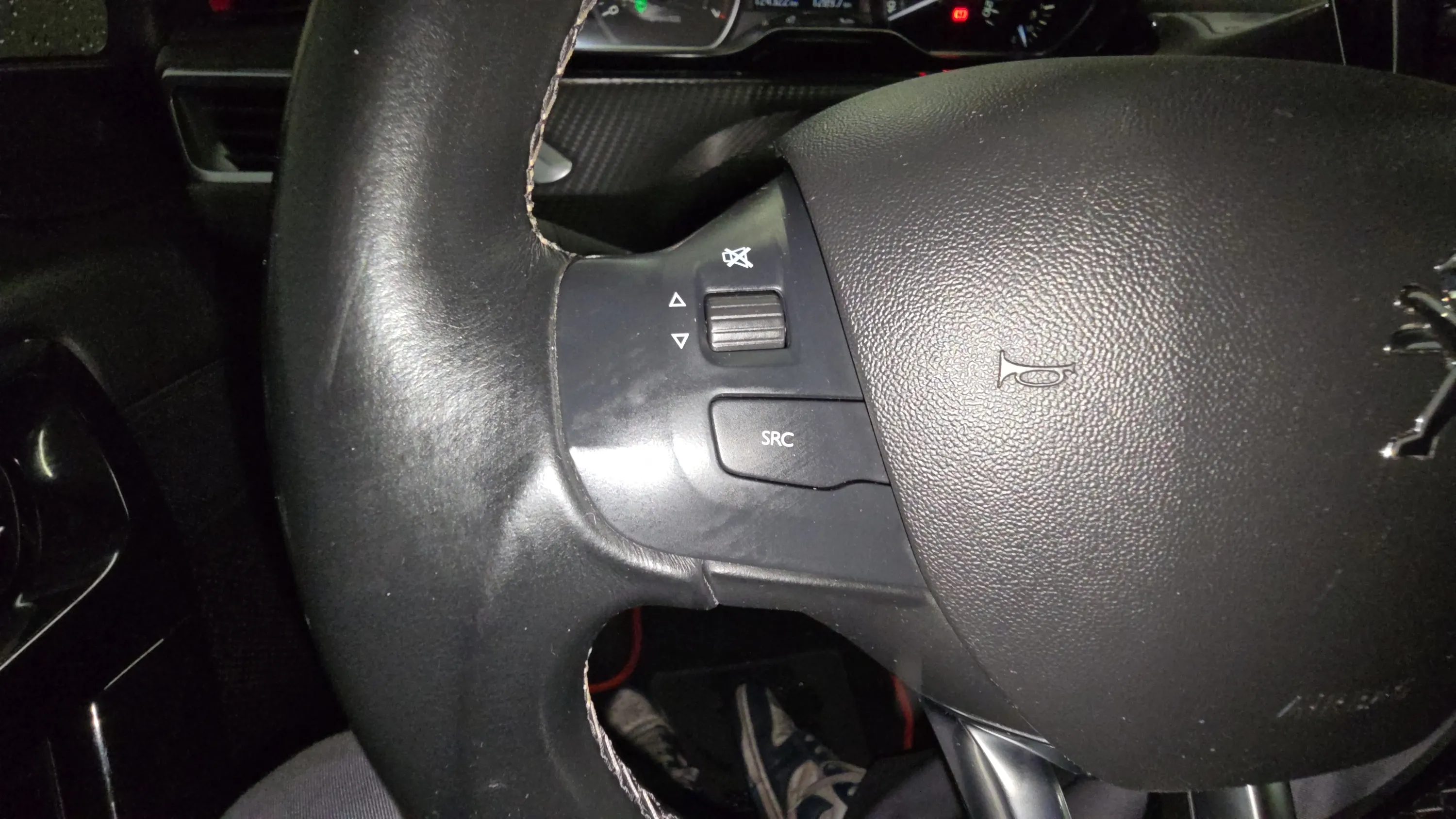 Peugeot 208 Allure 1.2L PureTech - foto 12